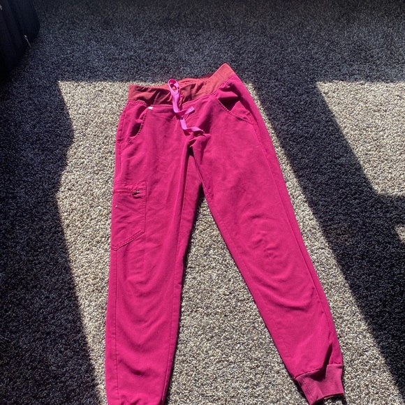 Pink fig scrub joggers - Picture 3 of 4